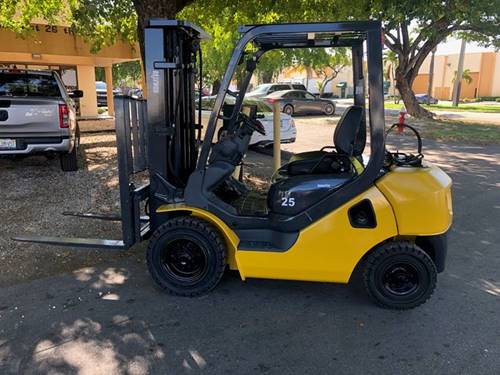 For Rent 5000 lbs - 188" lift - Gas/Propane - Indoor/Outdoor Pneumatic Tires