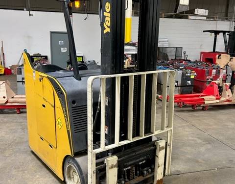 For Rent 4000 lbs - 198" lift -  Electric - Indoor Warehouse