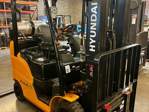For Rent 5000 lbs - 185" lift - Gas/Propane - Indoor Warehouse