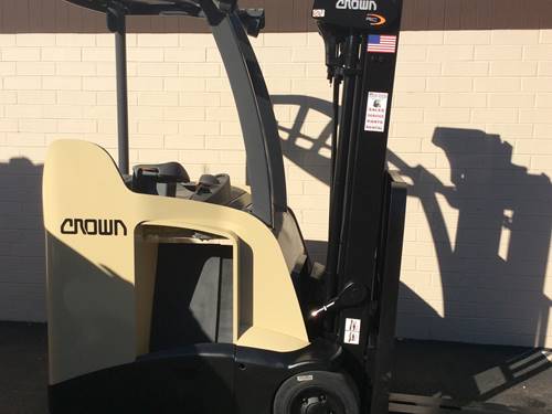 For Rent 3500 lbs - 190" lift -  Electric - Indoor Warehouse