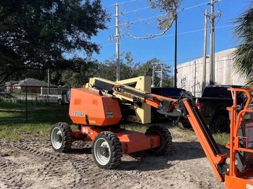 For Rent 34' lift -  Diesel -  Articulated Boom