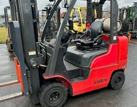 For Rent 5000 lbs - 187" lift - Gas/Propane - Indoor/Outdoor Pneumatic Tires
