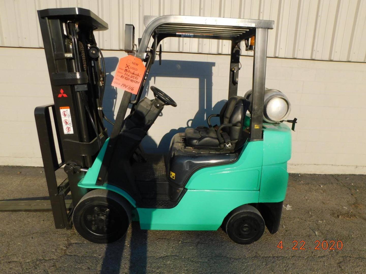 2014 LP Gas Mitsubishi FGC25N Cushion Tire 4 Wheel Sit Down (Indoor