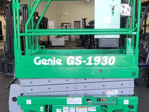 For Rent 19' lift -  Slab