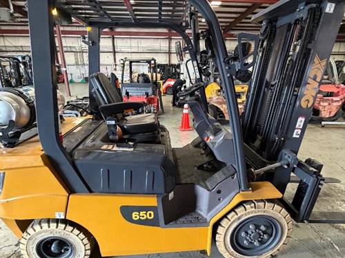 For Rent 6500 lbs - 189" lift - Gas/Propane - Indoor Warehouse