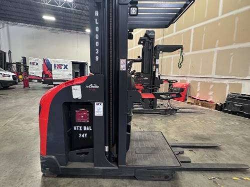 For Rent 3000 lbs - 240" lift -  Electric - Indoor Warehouse