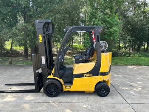 For Rent 8000 lbs - 200" lift - Gas/Propane - Indoor Warehouse