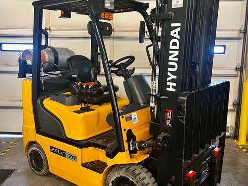 For Rent 5000 lbs - 185" lift - Gas/Propane - Indoor Warehouse