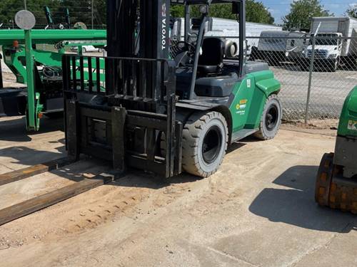 For Rent 15500 lbs - 189" lift - Gas/Propane - Indoor/Outdoor Pneumatic Tires