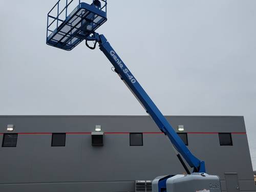 For Rent 40' lift - Gas/Propane - Outdoor Rough Terrain
