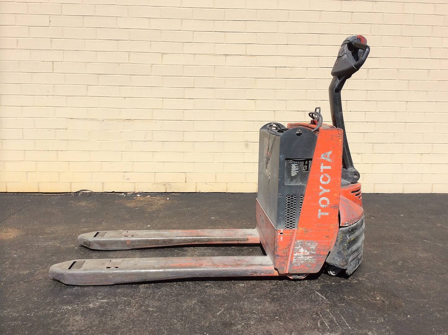 2011 Electric Toyota 7HBW23 Electric Walkie Pallet Jack