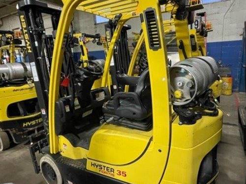 For Rent 3500 lbs - 199" lift - Gas/Propane - Indoor Warehouse