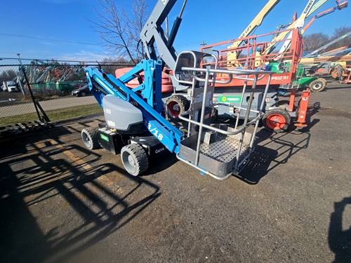For Rent 33' lift -  DC Power -  Articulated Boom