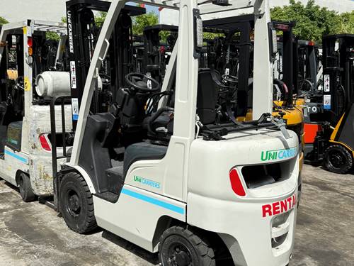For Rent 3000 lbs - 187" lift - Gas/Propane - Indoor Warehouse