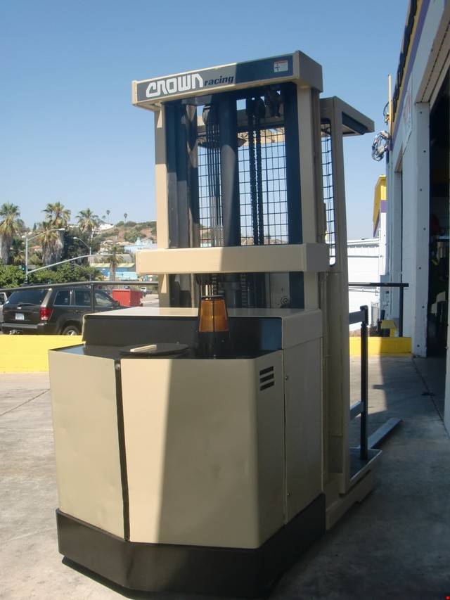 1991 Electric Crown 30SP42TT-210 Electric Order Picker