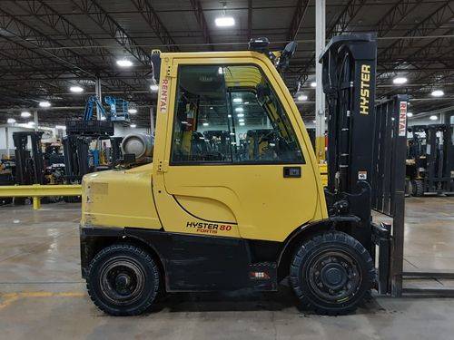 For Rent 8000 lbs - 144" lift - Gas/Propane - Indoor/Outdoor Pneumatic Tires