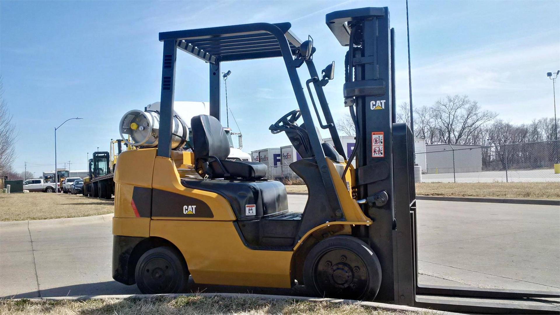 2011 LP Gas Cat 2C6000 Cushion Tire 4 Wheel Sit Down (Indoor Warehouse)