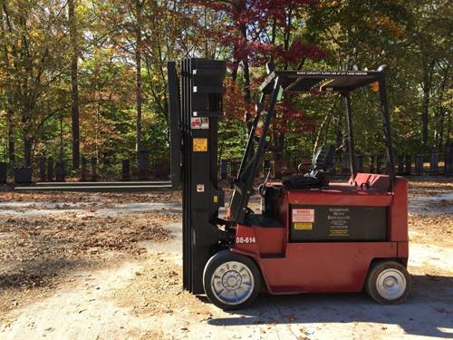 For Rent 8000 lbs - 322" lift -  Electric - Indoor Warehouse