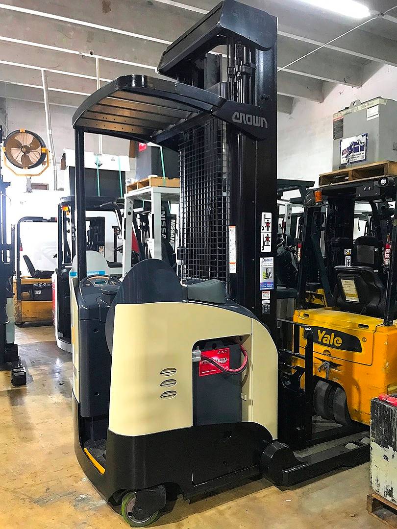 2012 Electric Crown RD572530 Electric Narrow Aisle Single Reach