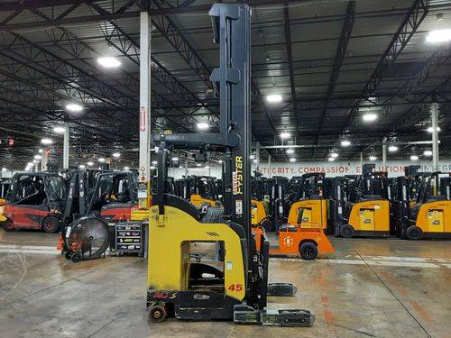 For Rent 4500 lbs - 368" lift -  Electric - Indoor Warehouse