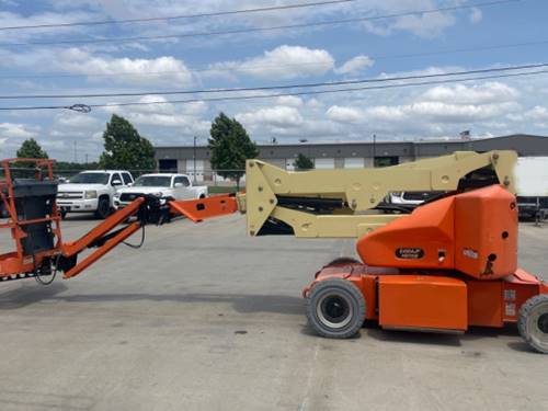 For Rent 40' lift -  DC Power -  Articulated Boom