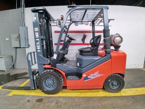 For Rent 5000 lbs - 185" lift - Gas/Propane - Indoor/Outdoor Pneumatic Tires