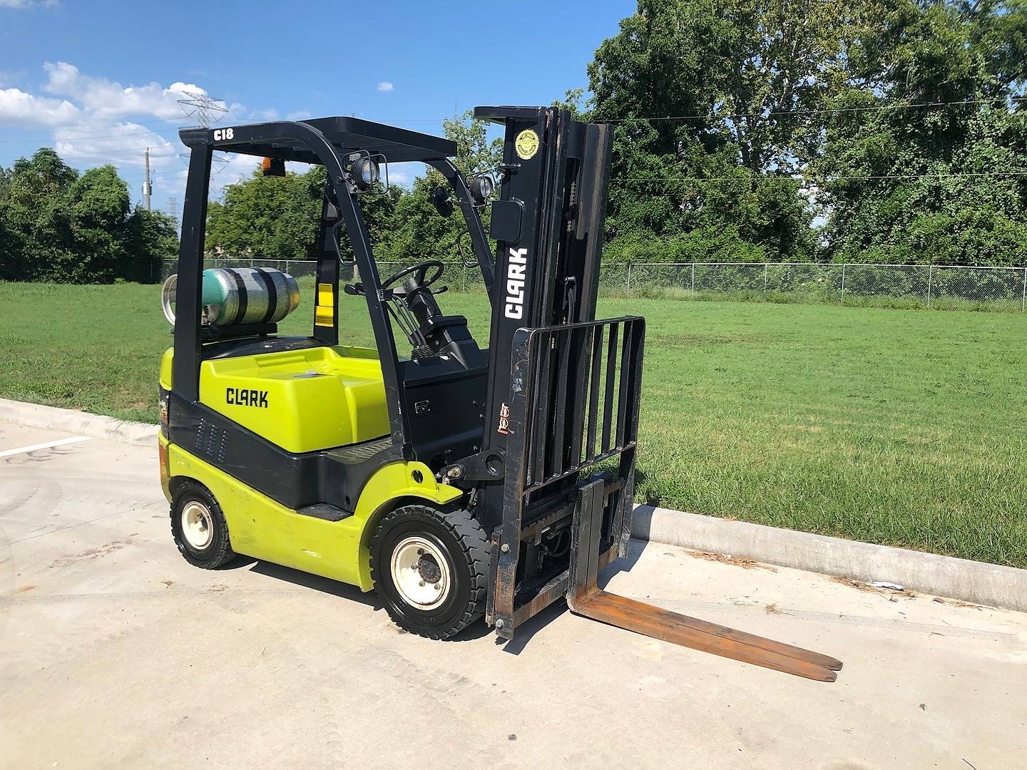 2015 LP Gas Clark C18L Pneumatic Tire 4 Wheel Sit Down