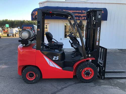 For Rent 5000 lbs - 185" lift - Gas/Propane - Indoor/Outdoor Pneumatic Tires