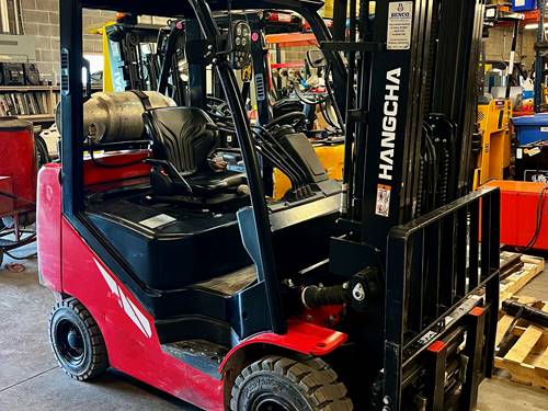 For Rent 5000 lbs - 185" lift - Gas/Propane - Indoor/Outdoor Pneumatic Tires