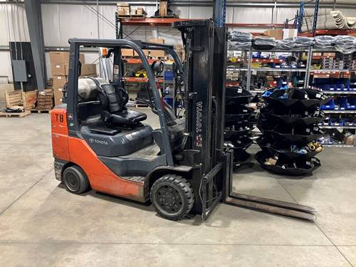 For Rent 6500 lbs - 187" lift - Gas/Propane - Indoor Warehouse