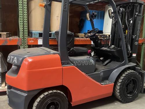 For Rent 6000 lbs - 171" lift -  Diesel - Indoor/Outdoor Pneumatic Tires