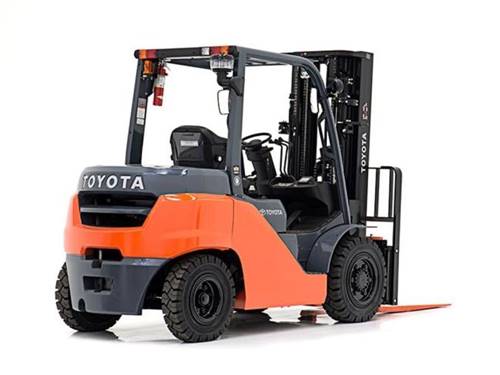 For Rent 8000 lbs - 189" lift - Gas/Propane - Indoor/Outdoor Pneumatic Tires
