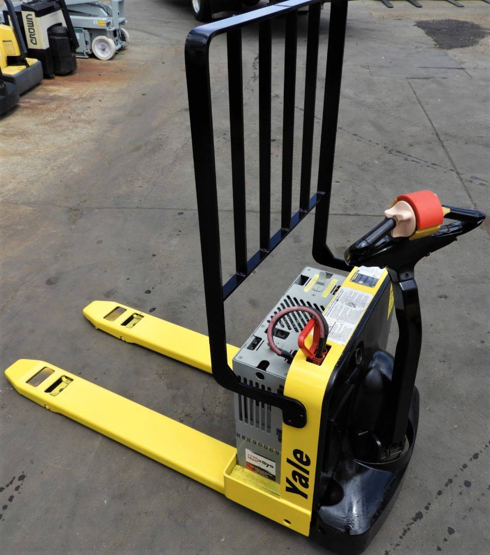 2012 Electric Yale MPB040 Electric Walkie Pallet Jack