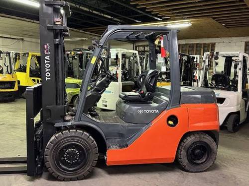 For Rent 9000 lbs - 147" lift -  Diesel - Indoor/Outdoor Pneumatic Tires