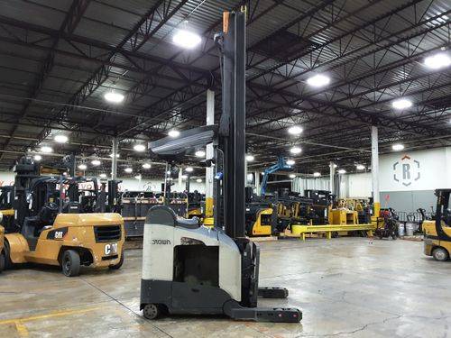 For Rent 4500 lbs - 442" lift -  Electric - Indoor Warehouse