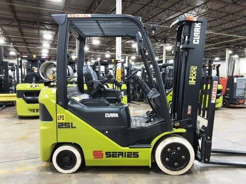 For Rent 5000 lbs - 189" lift - Gas/Propane - Indoor Warehouse