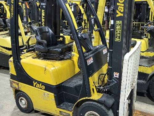 For Rent 4000 lbs - 189" lift - Gas/Propane - Indoor/Outdoor Pneumatic Tires