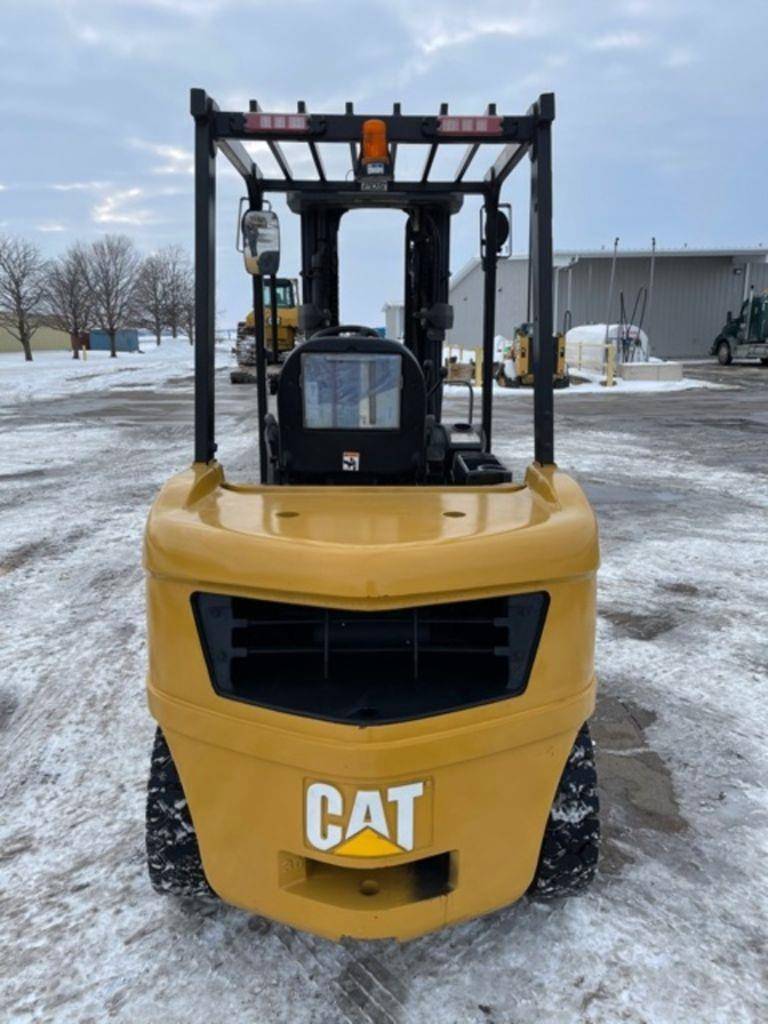 2012 Diesel Cat 2PD6000 Pneumatic Tire 4 Wheel Sit Down