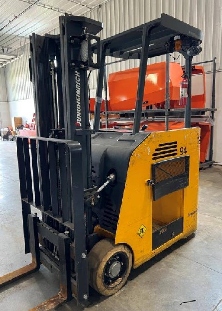 A wide selection of Jungheinrich ETR335DA36V Forklifts with 21 in