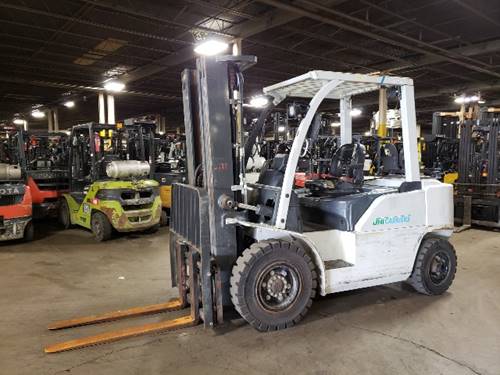 For Rent 8000 lbs - 187" lift - Gas/Propane - Indoor/Outdoor Pneumatic Tires