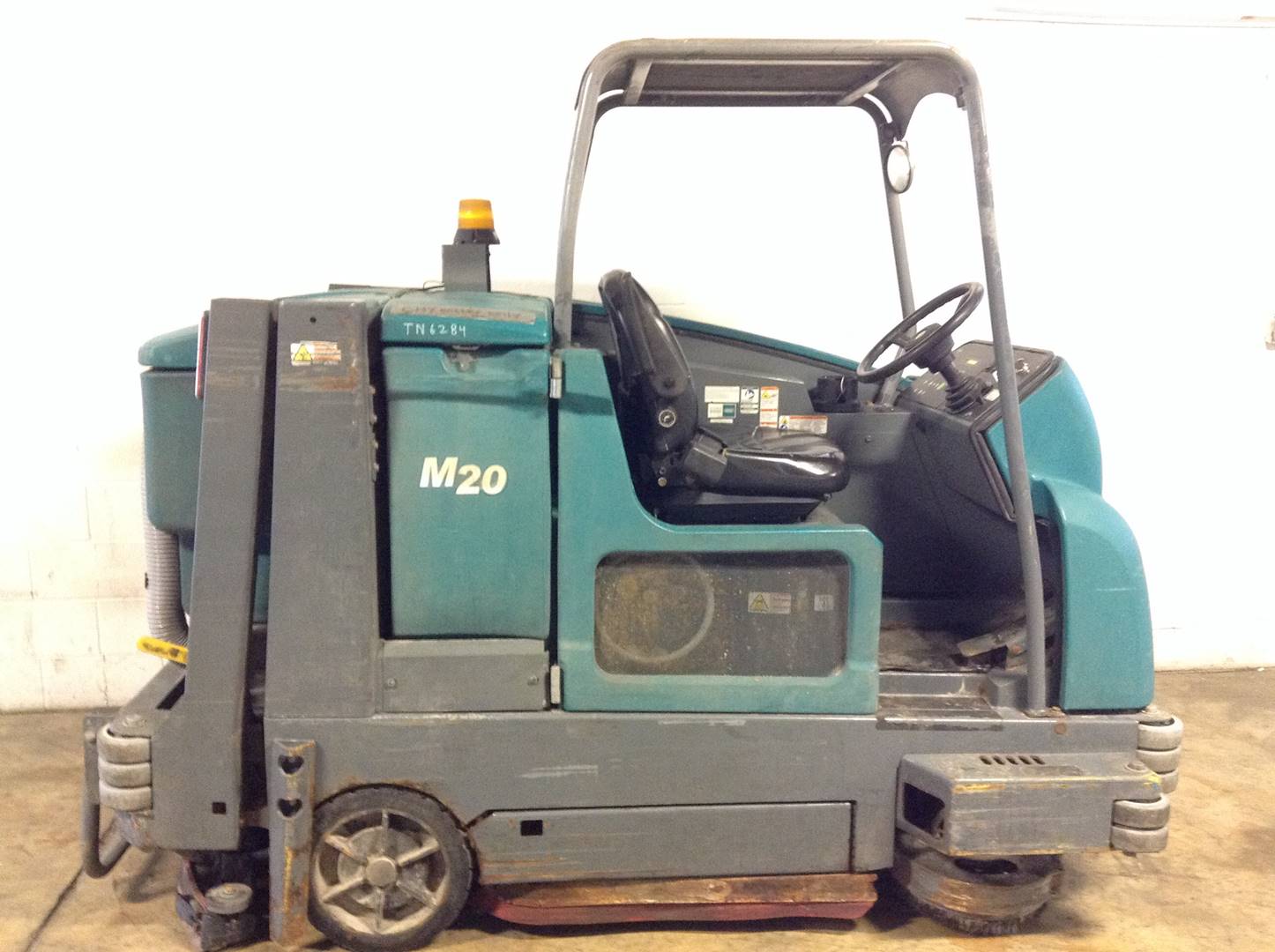 2013 LP Gas Tennant M20 Rider Sweeper/Scrubbers