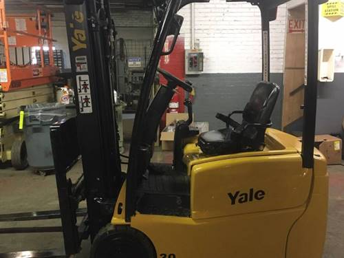 For Rent 3000 lbs - 187" lift -  Electric - Indoor/Outdoor Pneumatic Tires
