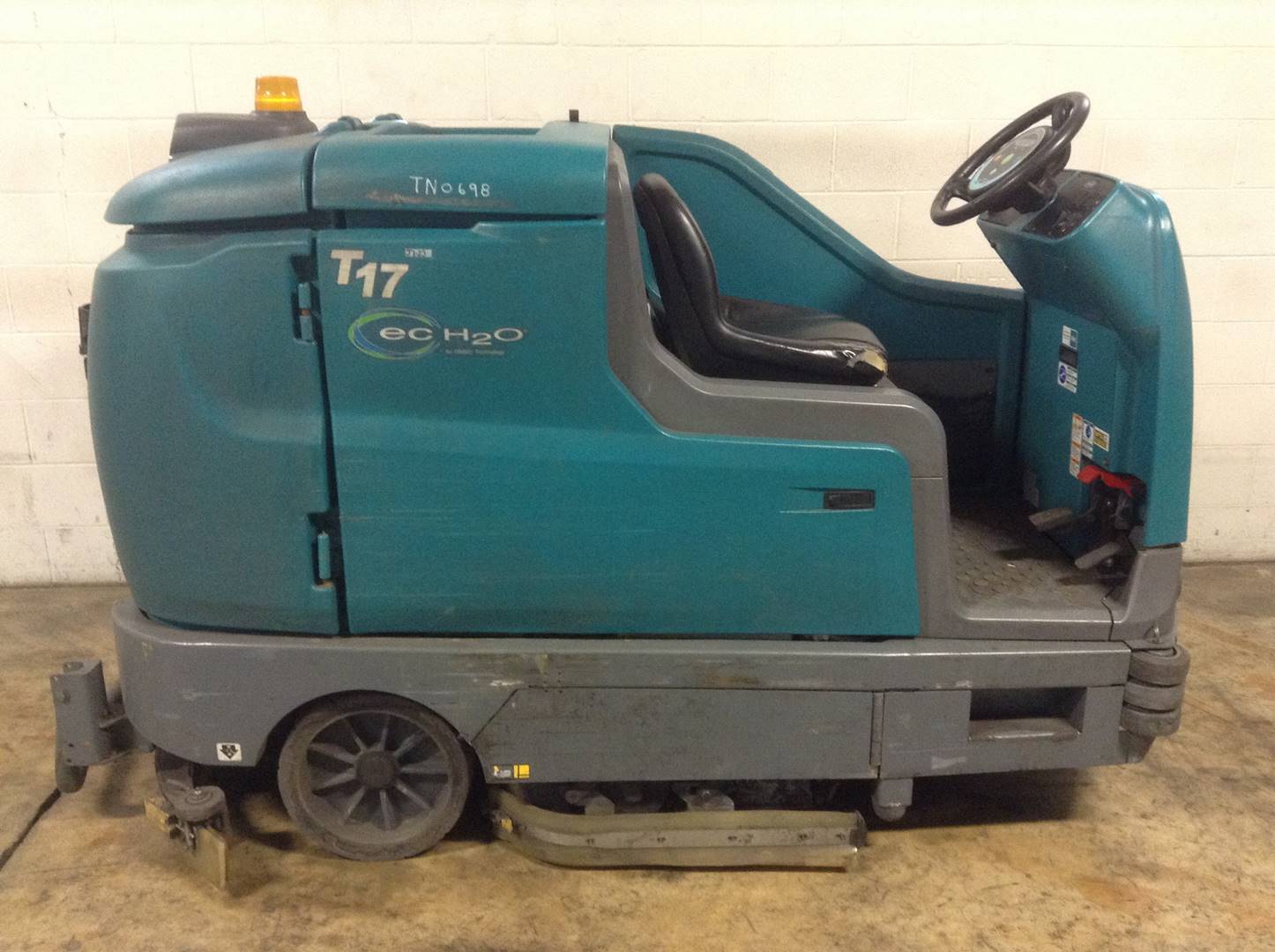 tennant t17 scrubber