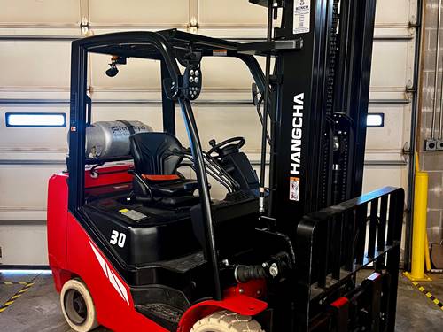 For Rent 6000 lbs - 216" lift - Gas/Propane - Indoor Warehouse