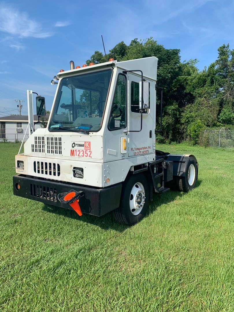 2004 Diesel Ottawa 30 Spotting Tractor