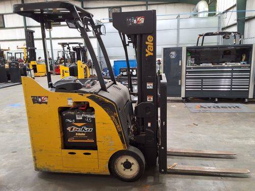 For Rent 3000 lbs - 241" lift -  Electric - Indoor Warehouse