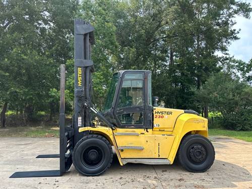 For Rent 23000 lbs - 212" lift -  Diesel - Indoor/Outdoor Pneumatic Tires