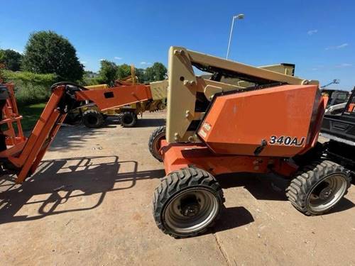 For Rent 34' lift -  Diesel -  Articulated Boom
