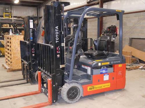 For Rent 4000 lbs - 189" lift -  Electric -  Electric 3 Wheel Sit Down