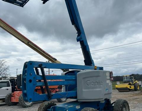 For Rent 45' lift -  Diesel -  Articulated Boom